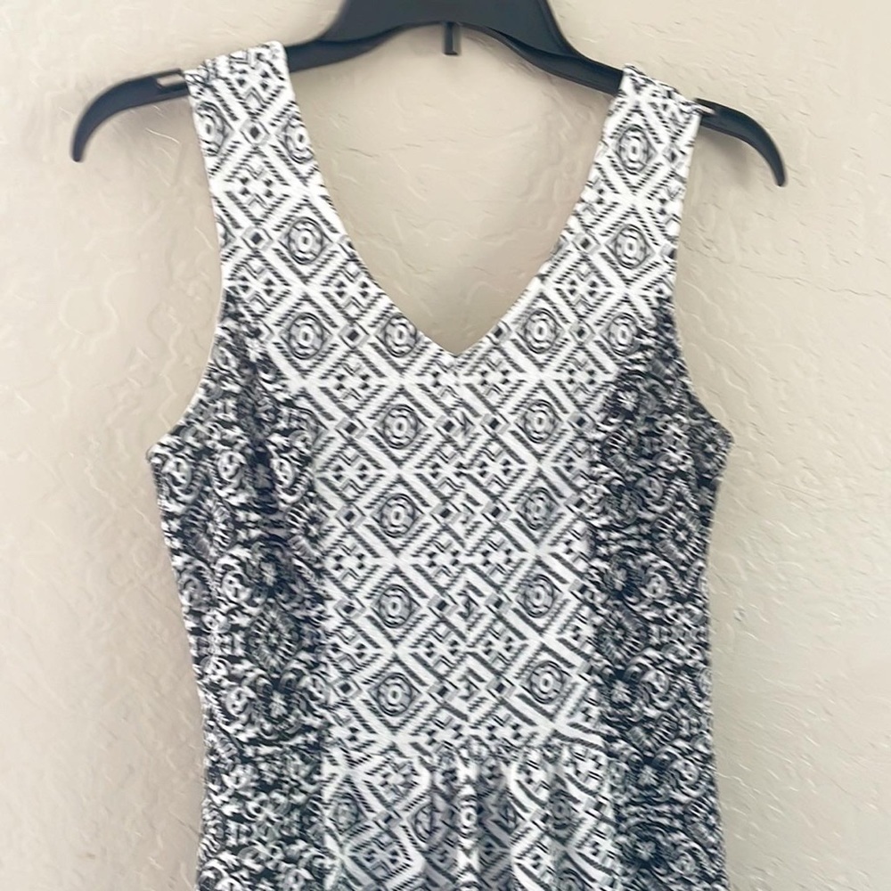 🌿Final Sale 
Rewind Black And White Keyhole‎ Open Back Dress - Picture 2 of 8